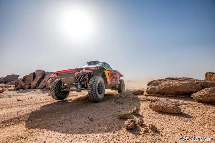 2025达喀尔揭幕 明源实业车队王明磊亮相国际舞台 2025达喀尔揭幕 明源实业车队王明磊亮相国际舞台