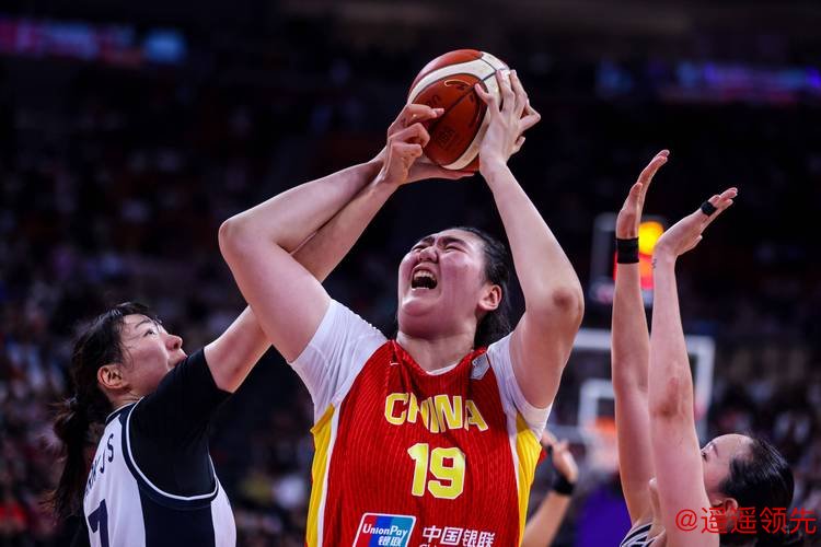 中国女篮新高度！212cm隔扣炸场+47%青训暴涨，能冲世界之巅吗？