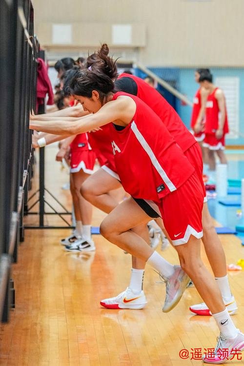中国女篮新高度！212cm隔扣炸场+47%青训暴涨，能冲世界之巅吗？
