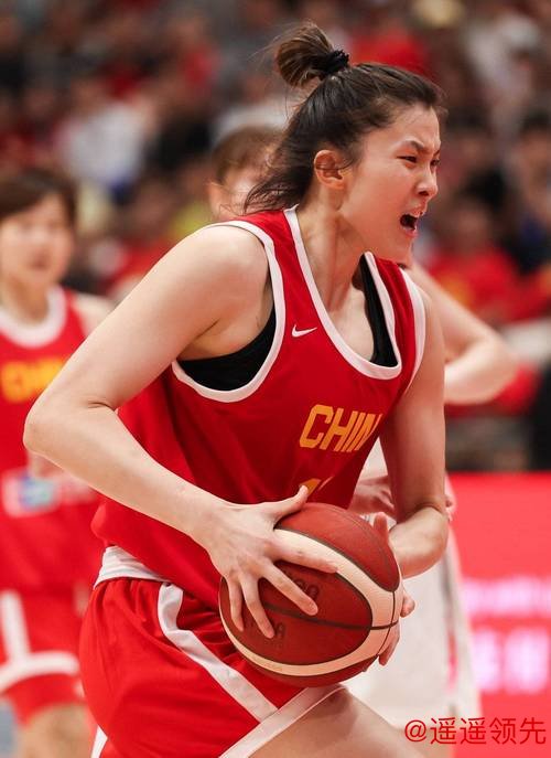 中国女篮新高度！212cm隔扣炸场+47%青训暴涨，能冲世界之巅吗？